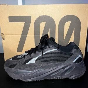 Yeezy Boost 700 V2 'Vanta'